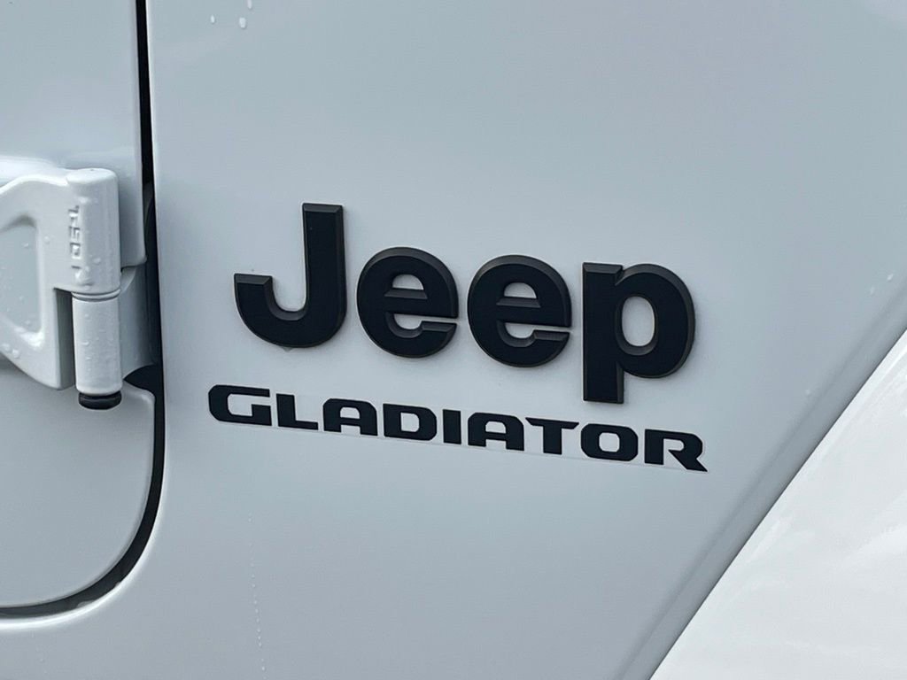 Used 2022 Jeep Gladiator Willys image 11