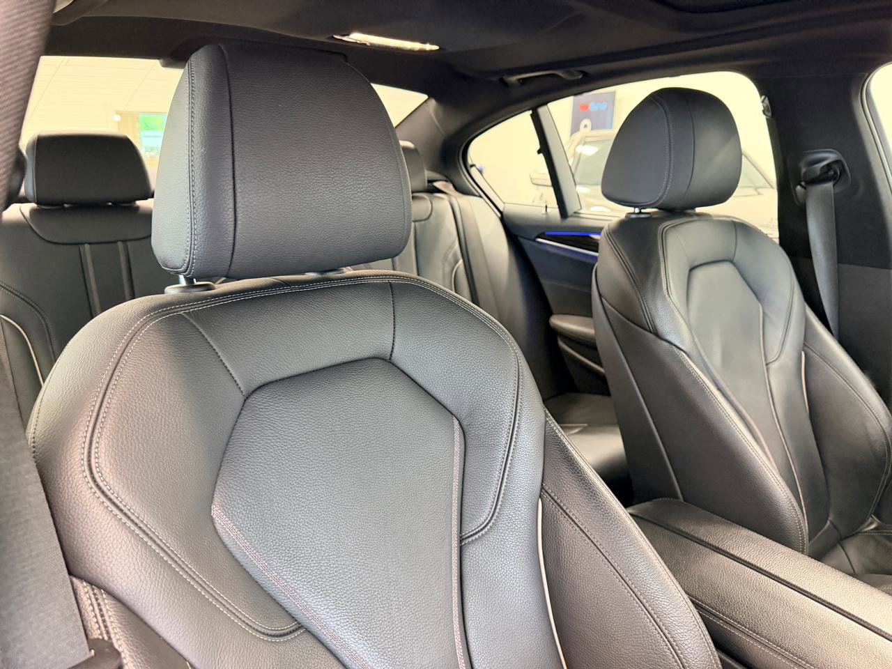 Used 2019 BMW 540i w/ M Sport Package RWD image 30