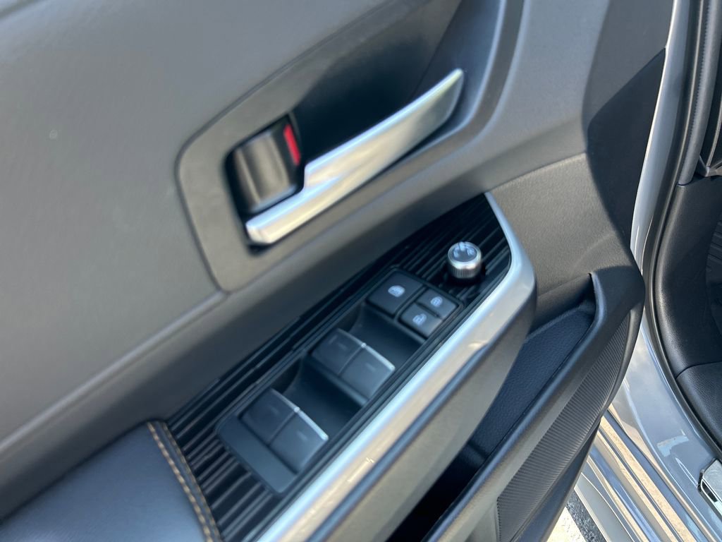 Used 2025 Toyota Sienna XLE Woodland Edition AWD/4WD image 19