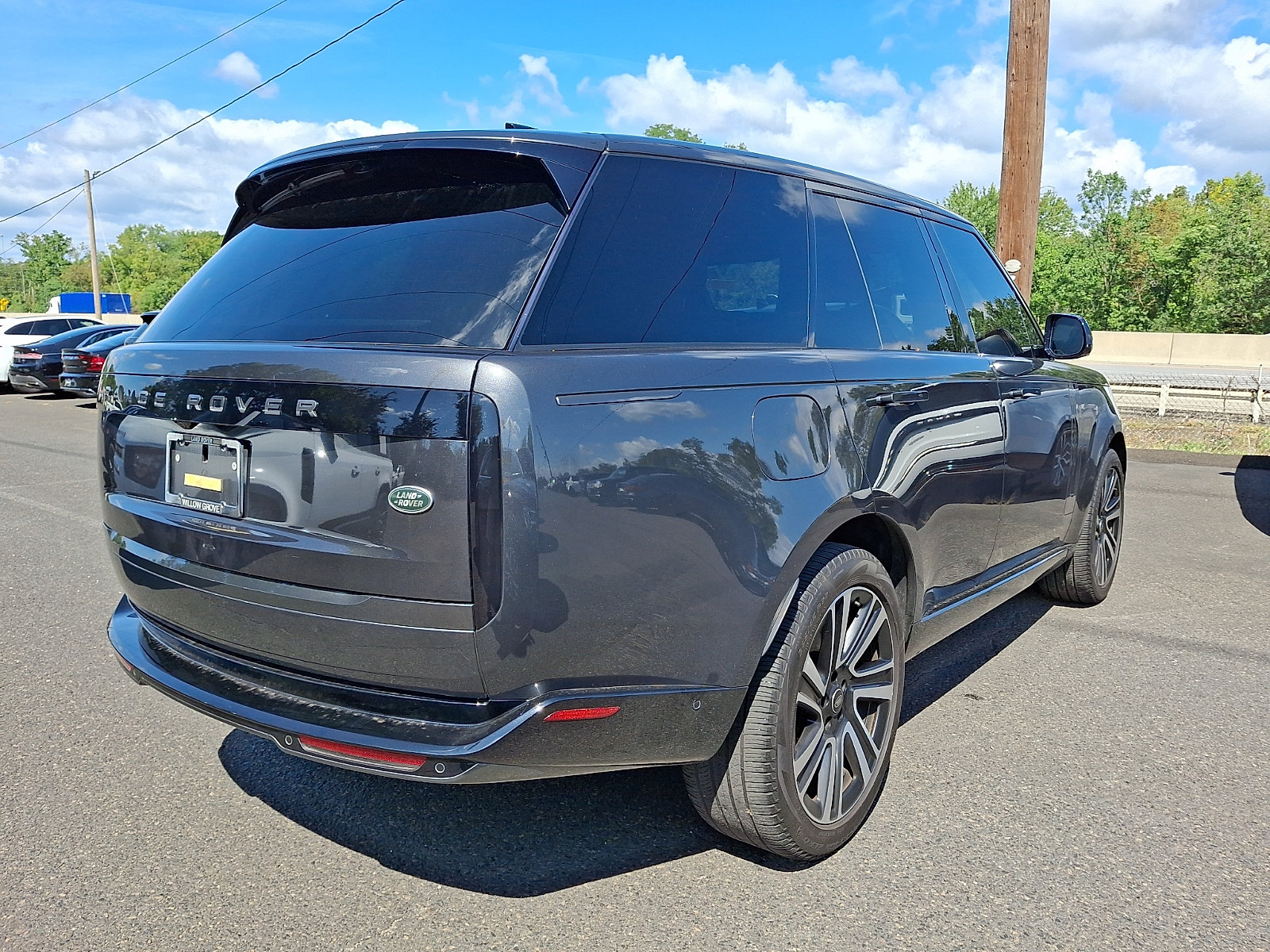 Used 2023 Land Rover Range Rover SE AWD/4WD image 2