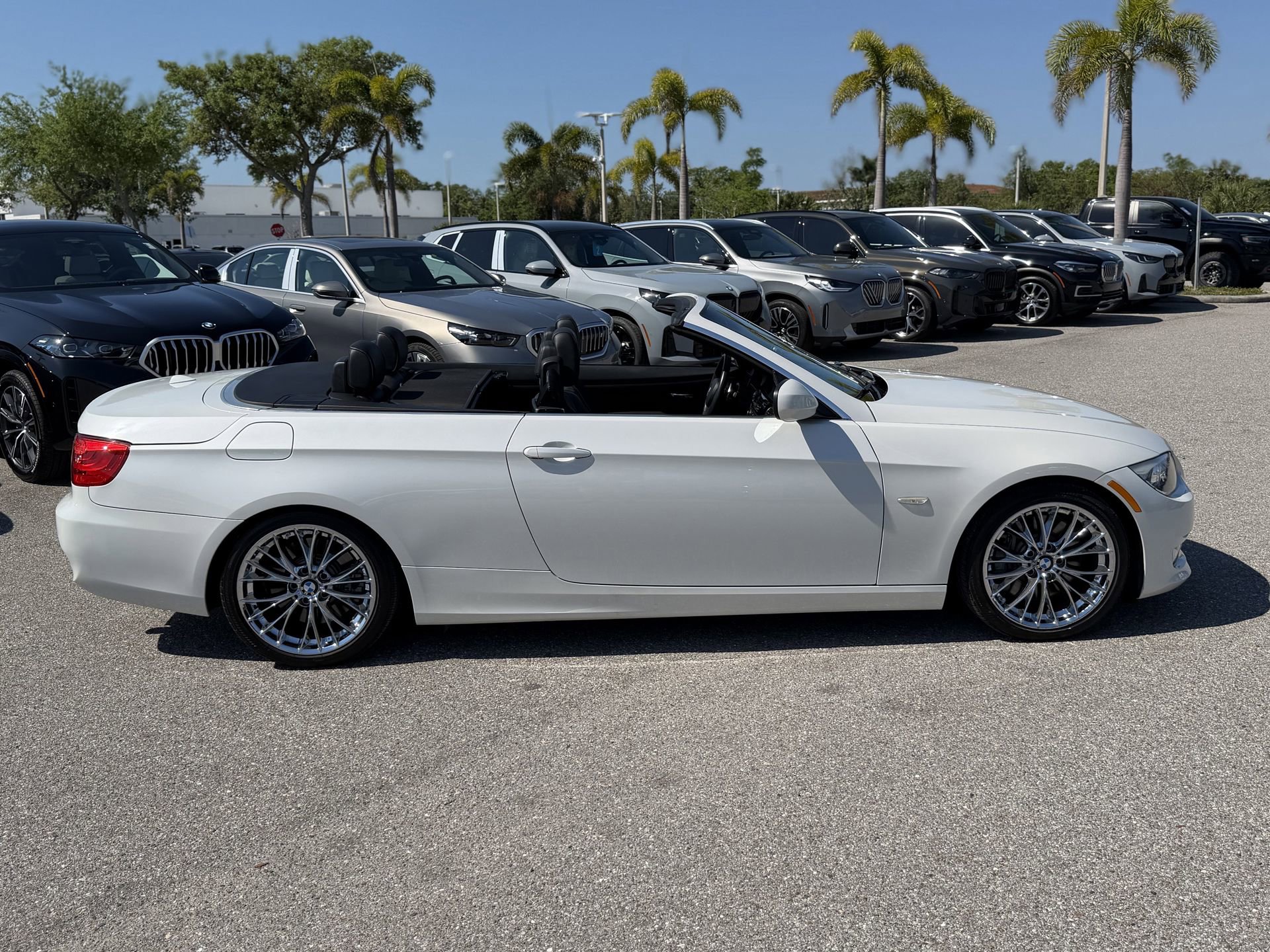 Used 2011 BMW 335i Convertible image 32