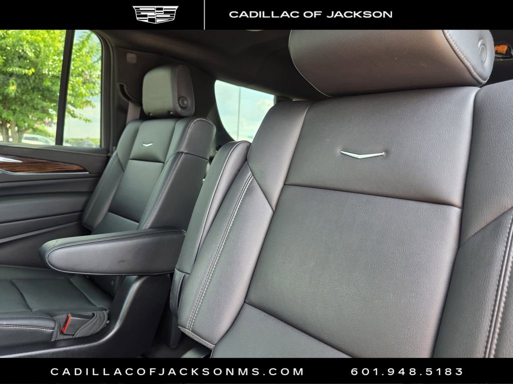 Used 2024 Cadillac Escalade ESV Luxury AWD/4WD image 23