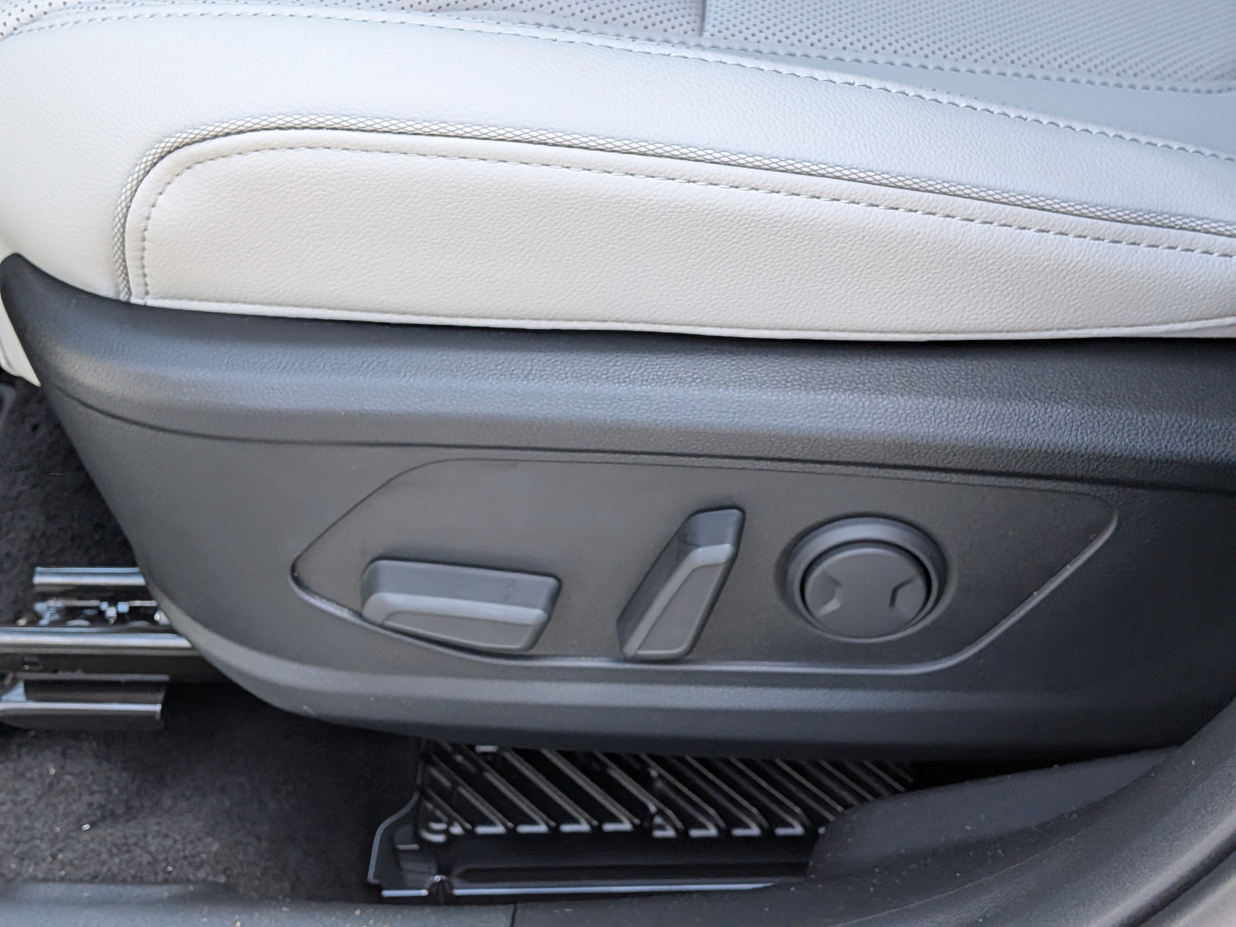 New 2026 Hyundai Tucson Limited w/ Tow & Go Package AWD/4WD image 20