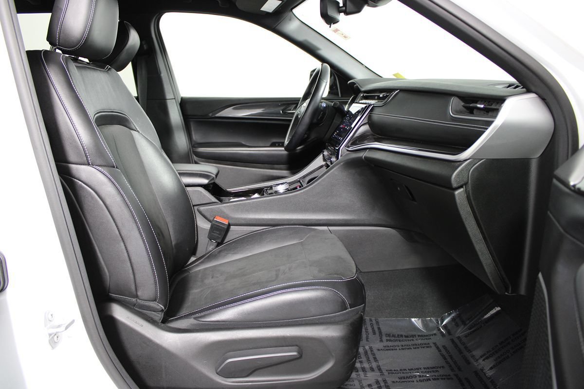 Used 2022 Jeep Grand Cherokee Altitude RWD image 30