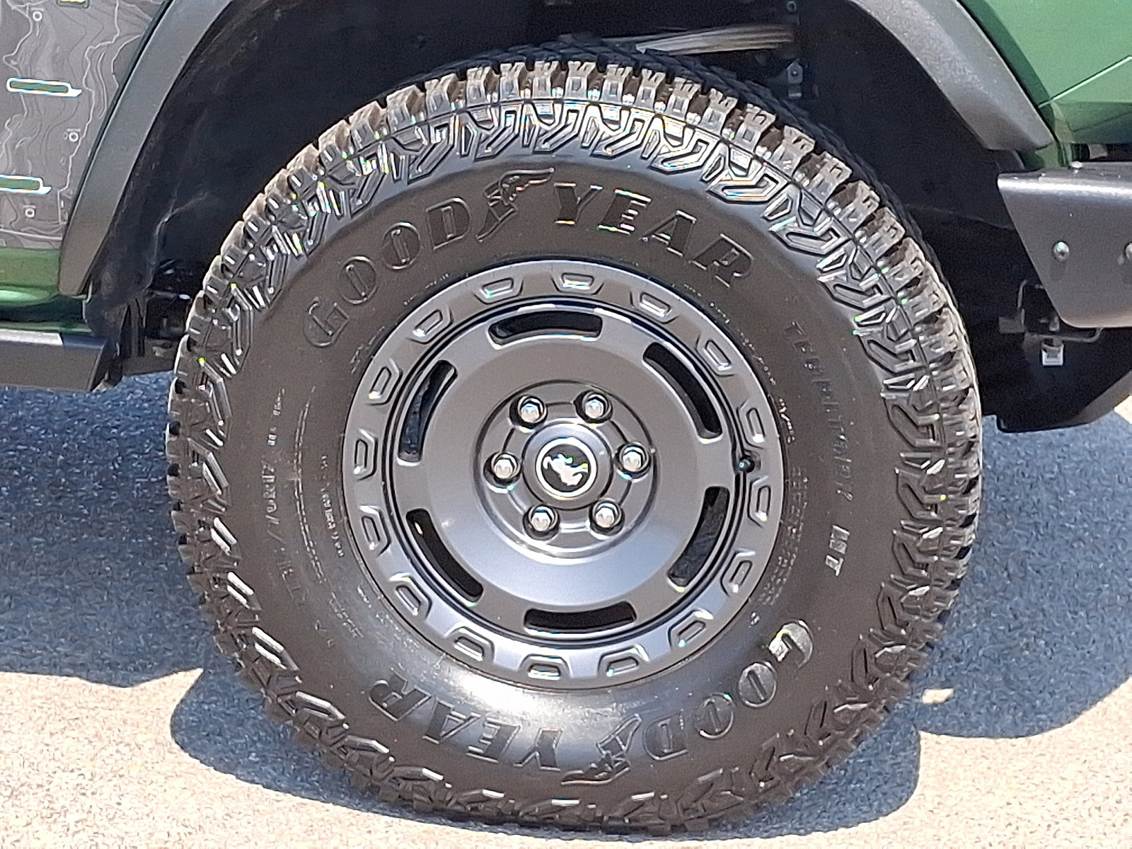 Used 2024 Ford Bronco Everglades image 8