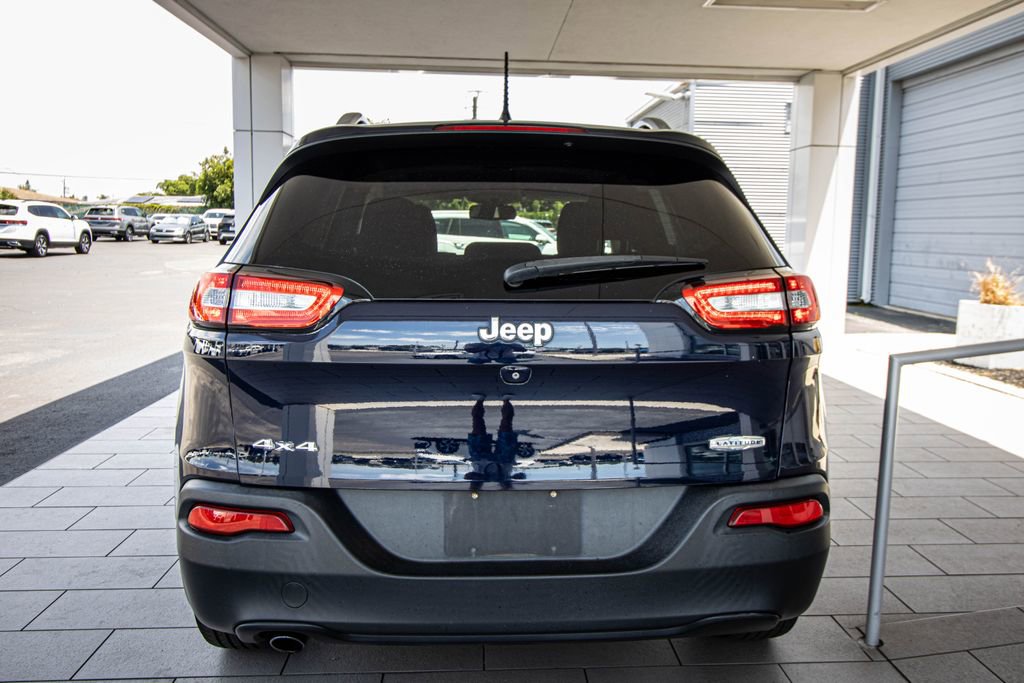 Used 2015 Jeep Cherokee Latitude w/ Cold Weather Group AWD/4WD image 15