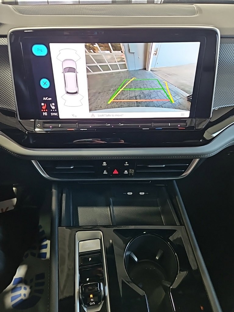 Used 2024 Volkswagen Atlas Cross Sport SEL R-Line image 32