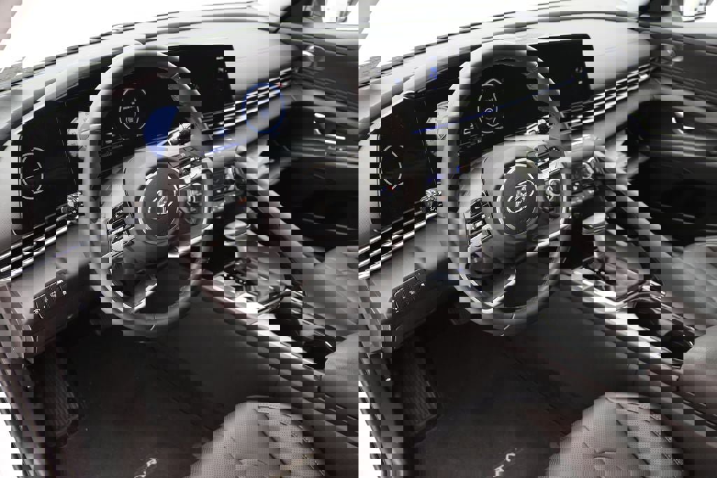 Used 2023 Hyundai Elantra Limited image 13