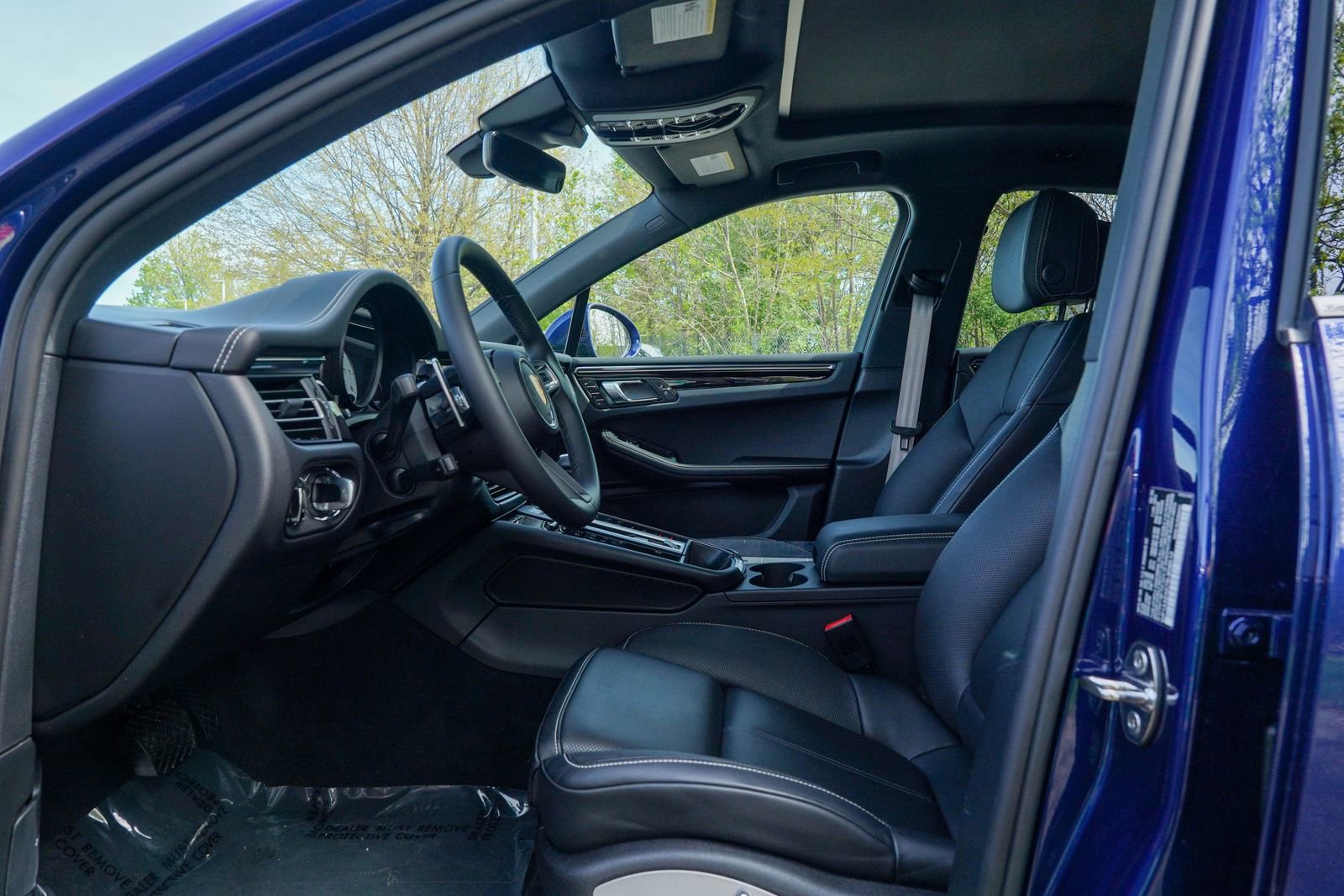 Certified 2025 Porsche Macan image 24