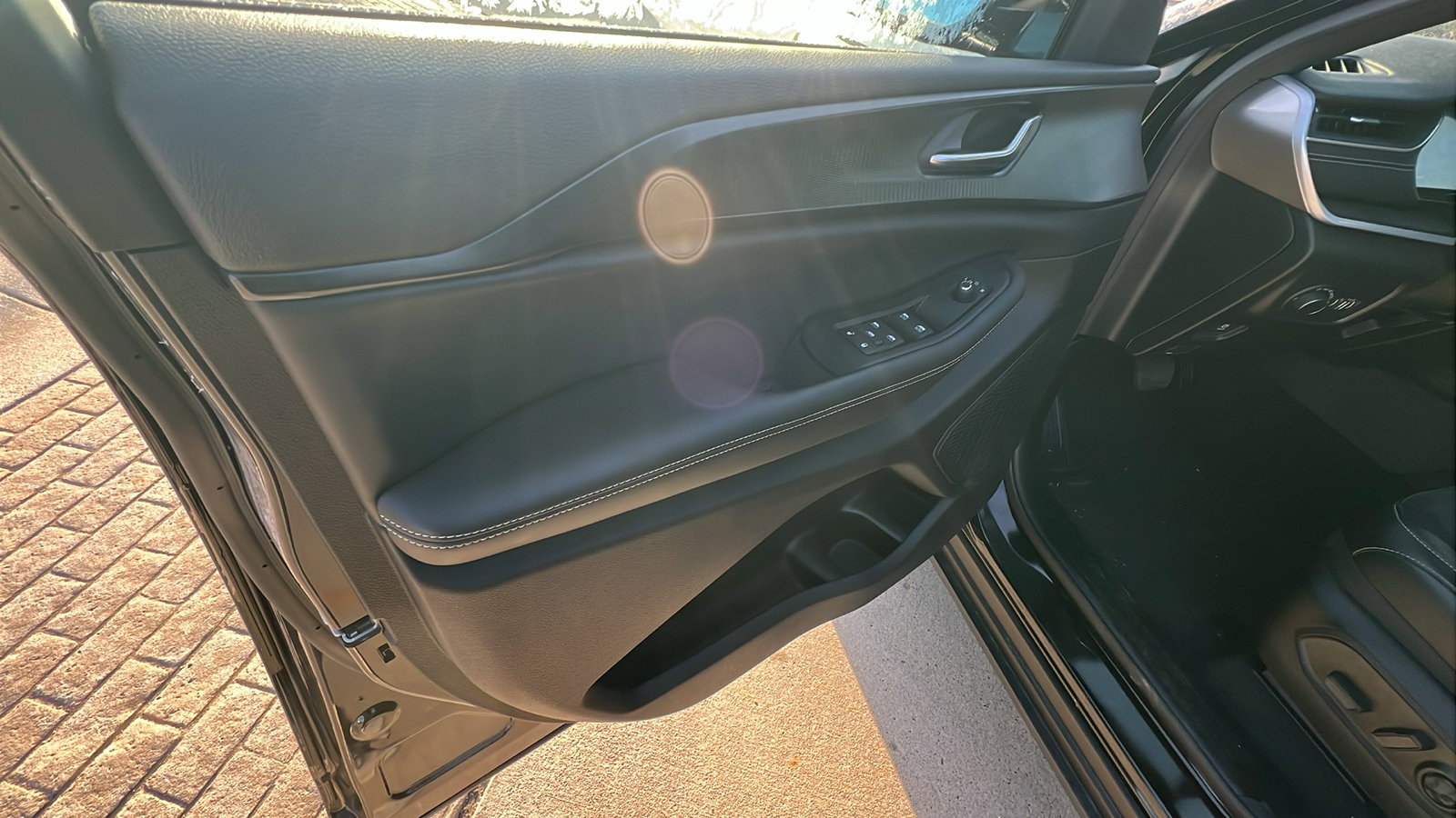 Used 2025 Jeep Grand Cherokee Altitude image 14