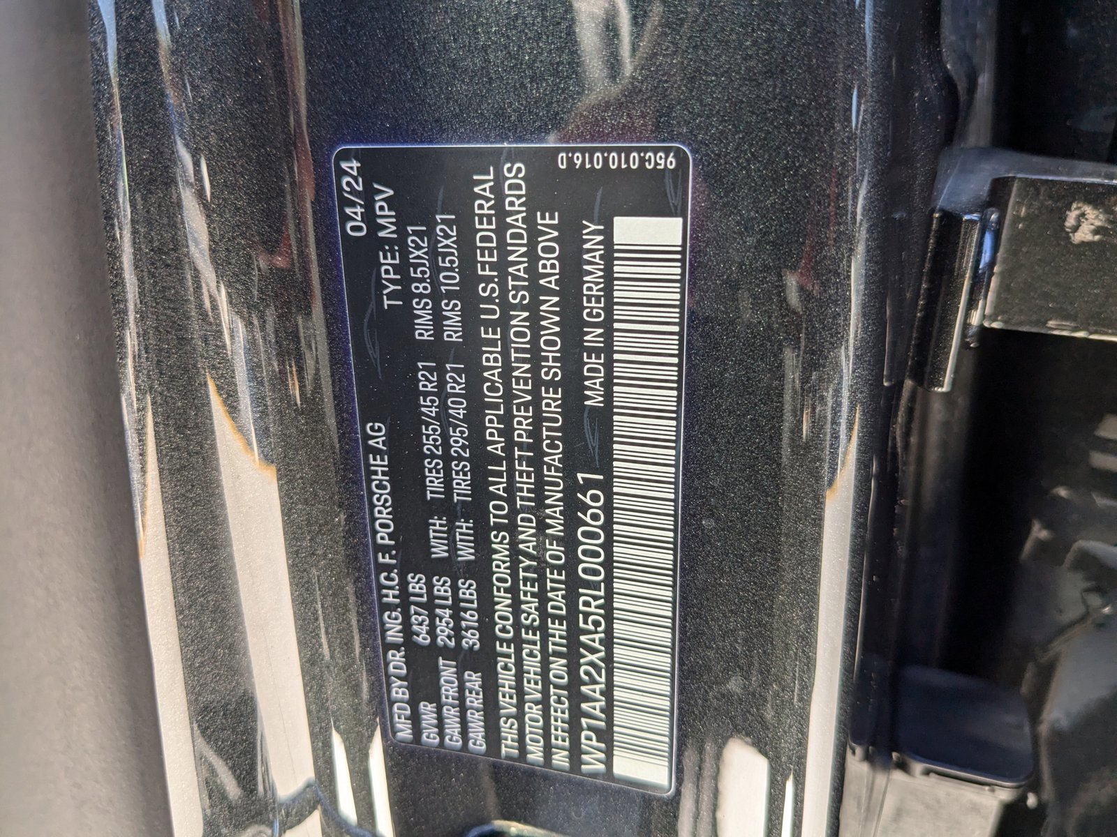 New 2024 Porsche Macan 4 Electric image 30