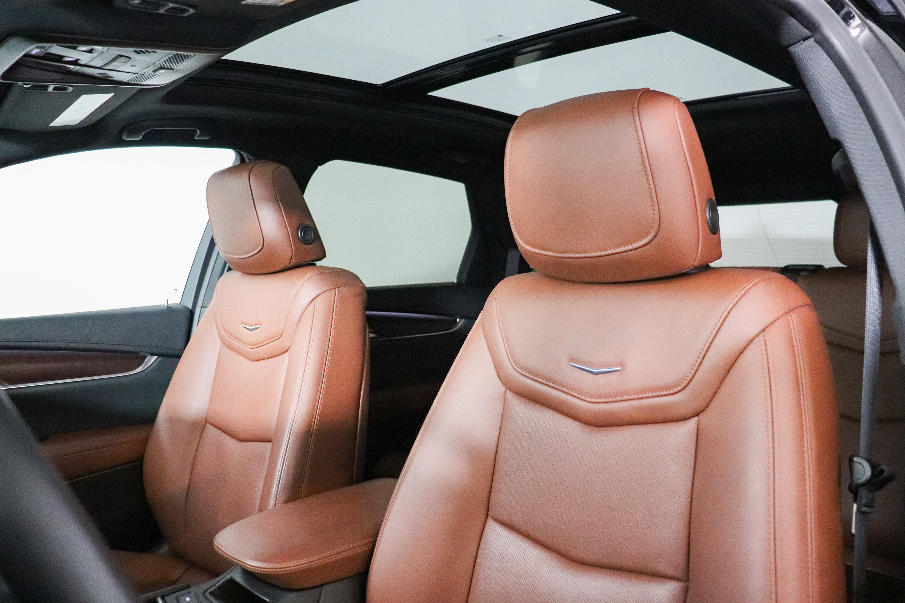 Used 2023 Cadillac XT5 Premium Luxury w/ LPO, Floor Liner Package AWD/4WD image 16