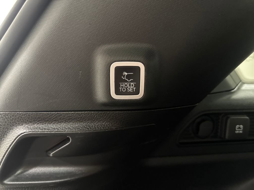 Used 2024 Jeep Grand Cherokee Limited AWD/4WD image 16