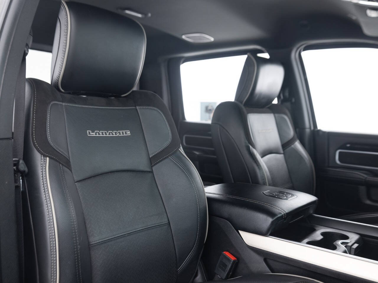 Used 2019 RAM 2500 Laramie w/ Night Edition AWD/4WD image 33