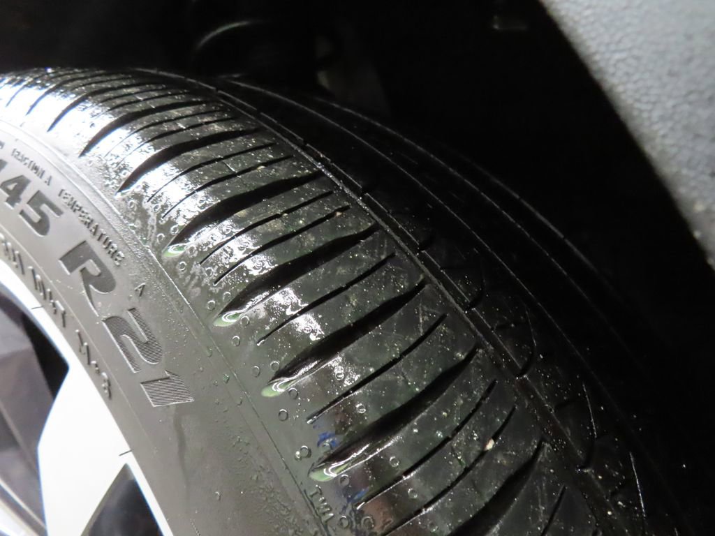 Used 2021 Volkswagen Atlas SEL R-Line image 9