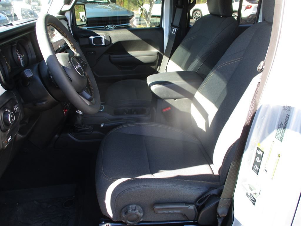 Used 2024 Jeep Gladiator Sport image 8