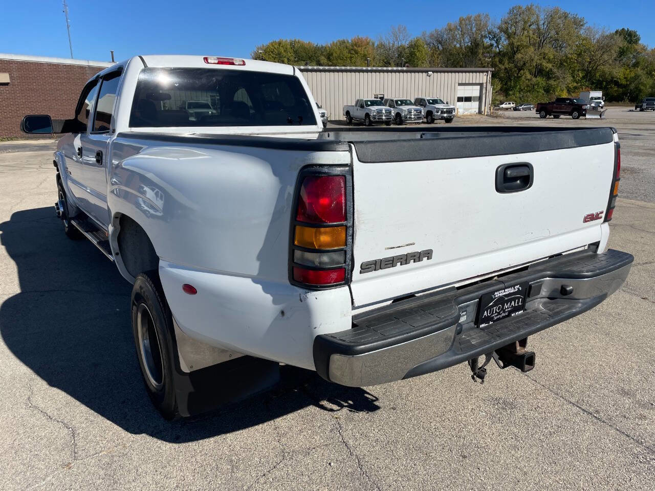 Used 2005 GMC Sierra 3500 SLT w/ Heavy-Duty Power Package image 3