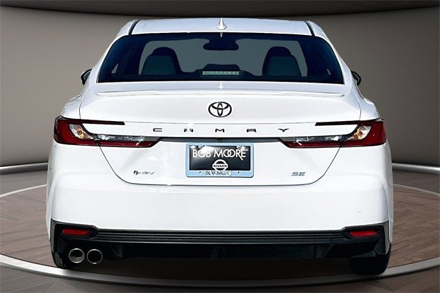 Used 2025 Toyota Camry SE image 4
