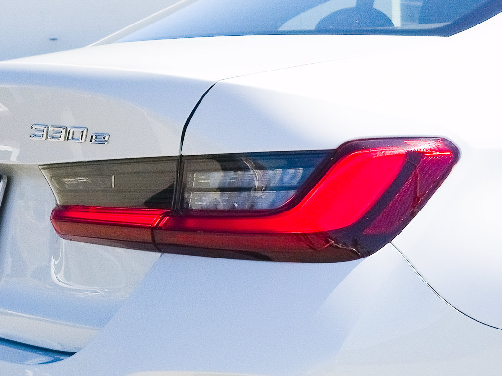 Used 2024 BMW 330e w/ Premium Package RWD image 4