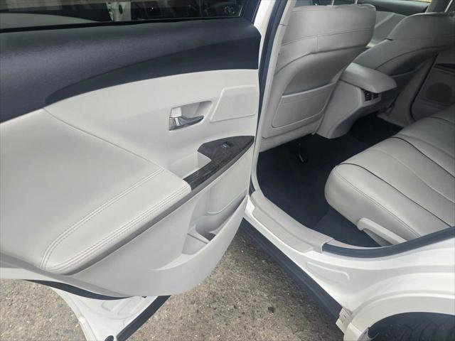 Used 2013 Toyota Venza XLE w/ XLE Premium Pkg AWD/4WD image 18