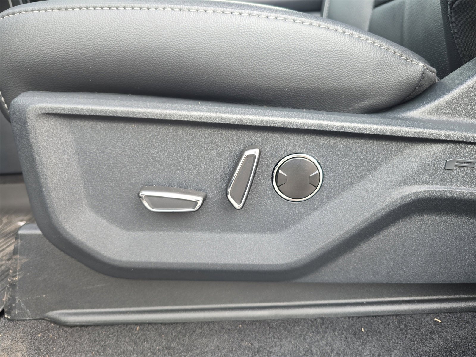 New 2025 Ford F150 Lariat w/ Equipment Group 502A High image 15