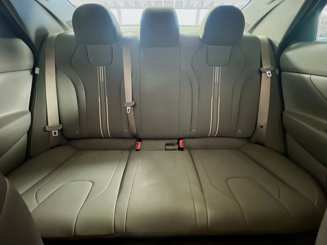 Used 2025 Hyundai Elantra Sport image 26