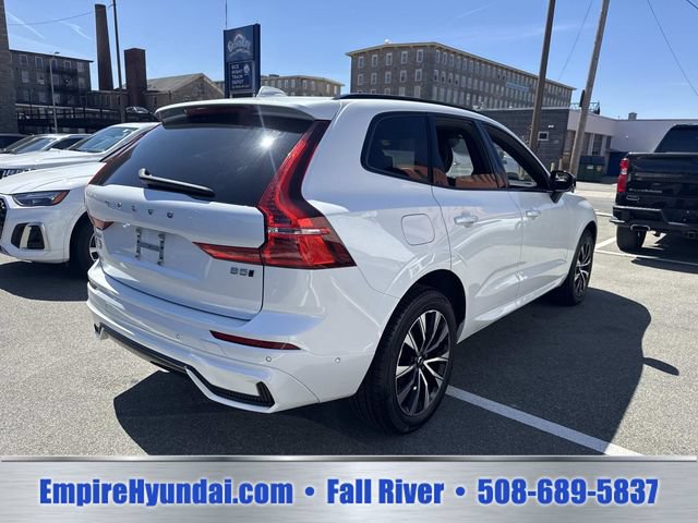 Used 2023 Volvo XC60 B5 Plus AWD/4WD image 9