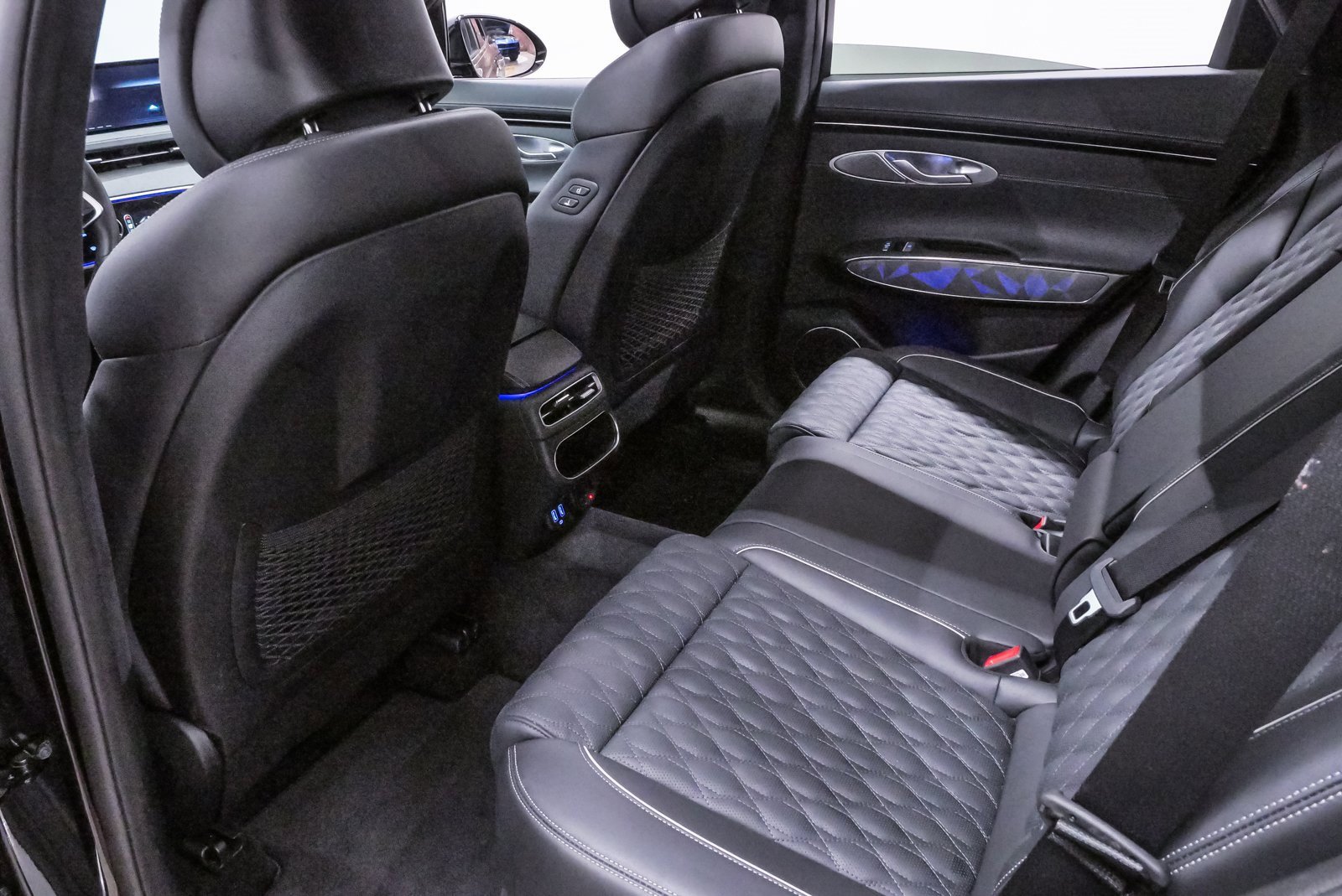 Certified 2025 Genesis GV70 3.5T Sport w/ Sport Advanced Package image 11