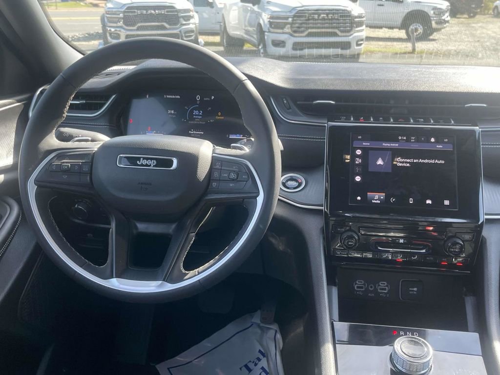 Certified 2025 Jeep Grand Cherokee Laredo X image 23