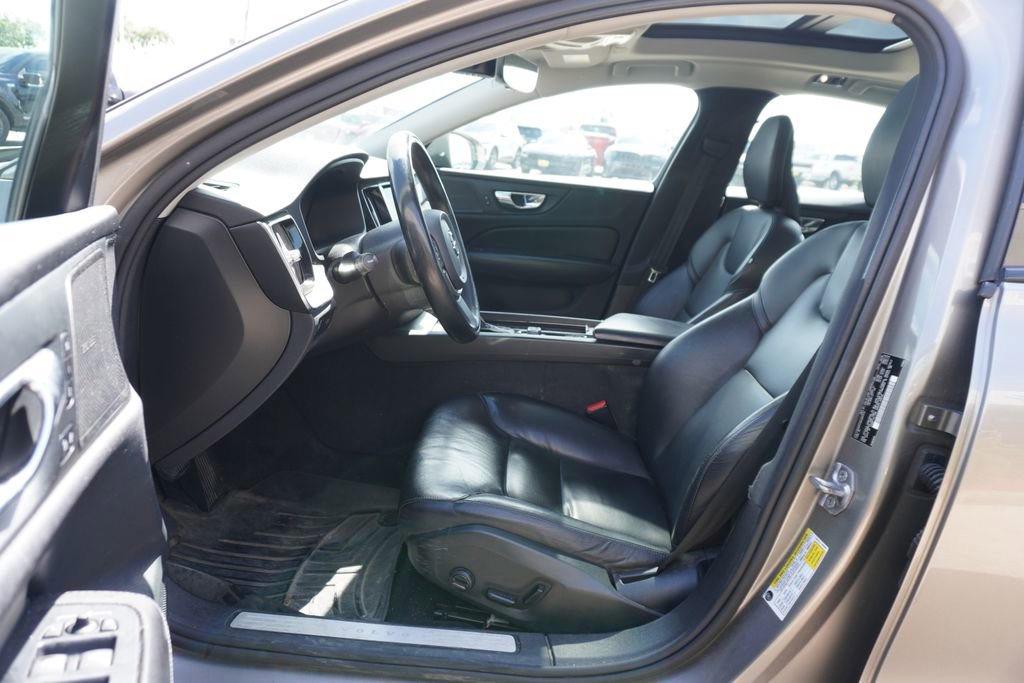Used 2019 Volvo S60 T5 Momentum w/ Multimedia Package FWD image 7