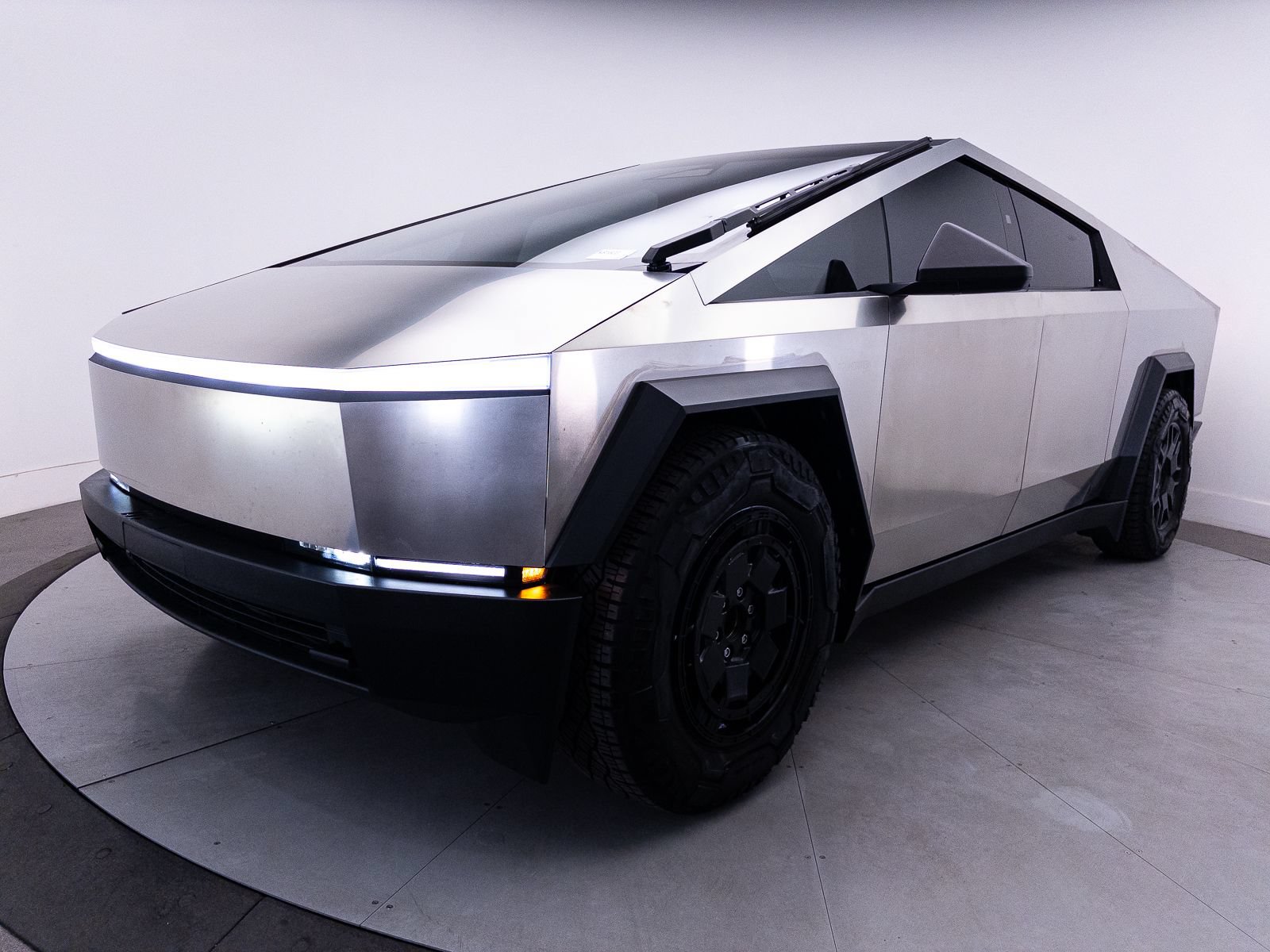 Used 2024 Tesla Cybertruck AWD Crew Cab image 14