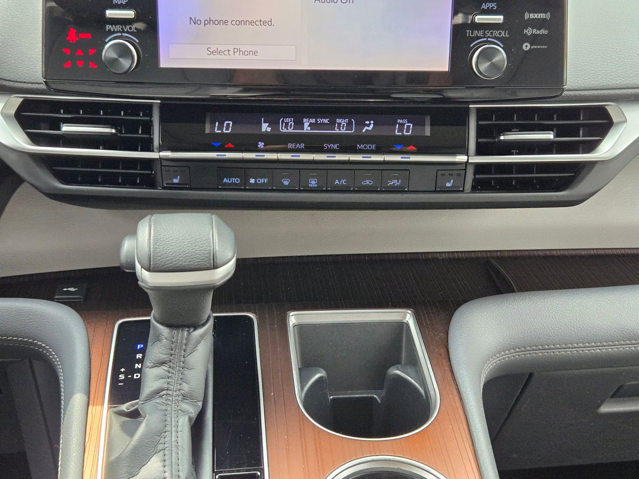 Used 2022 Toyota Sienna XLE FWD image 18