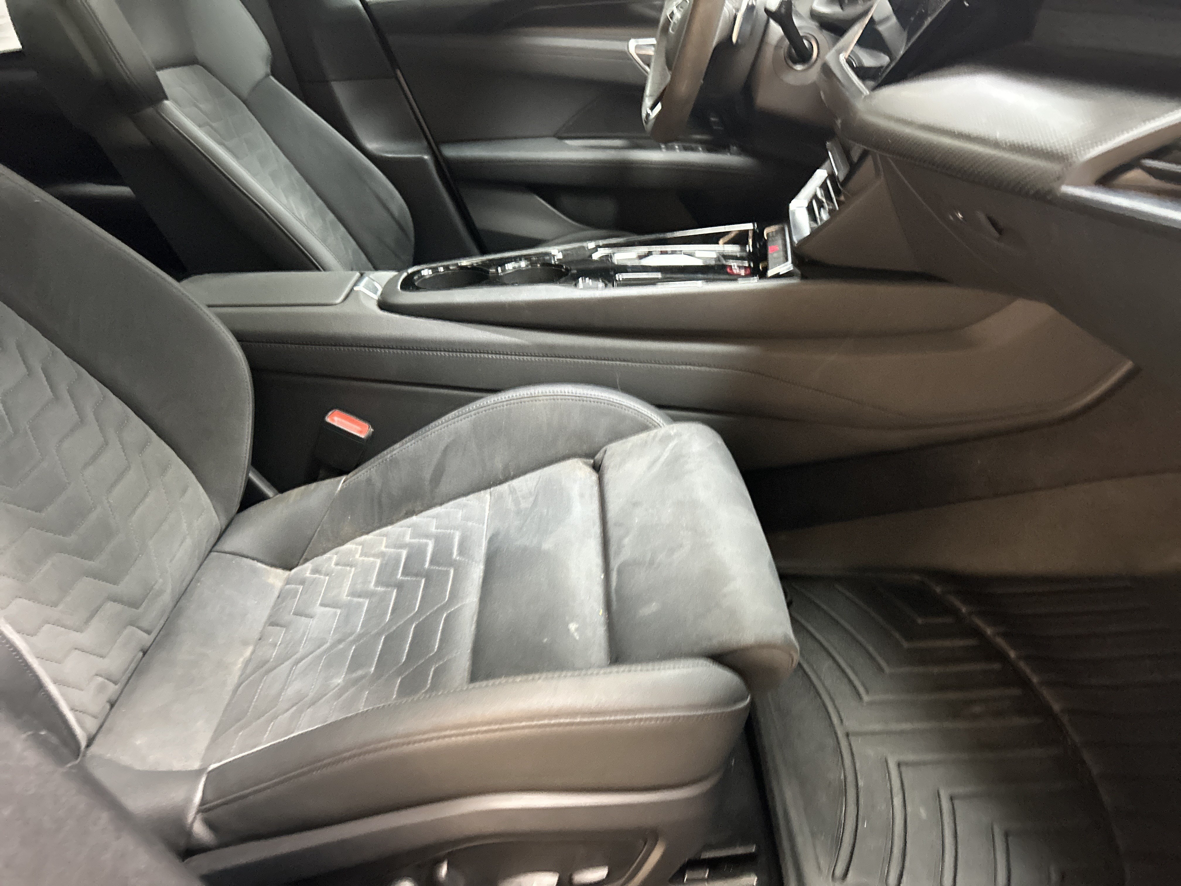 Used 2022 Audi e-tron GT Premium Plus w/ Performance Package AWD/4WD image 34