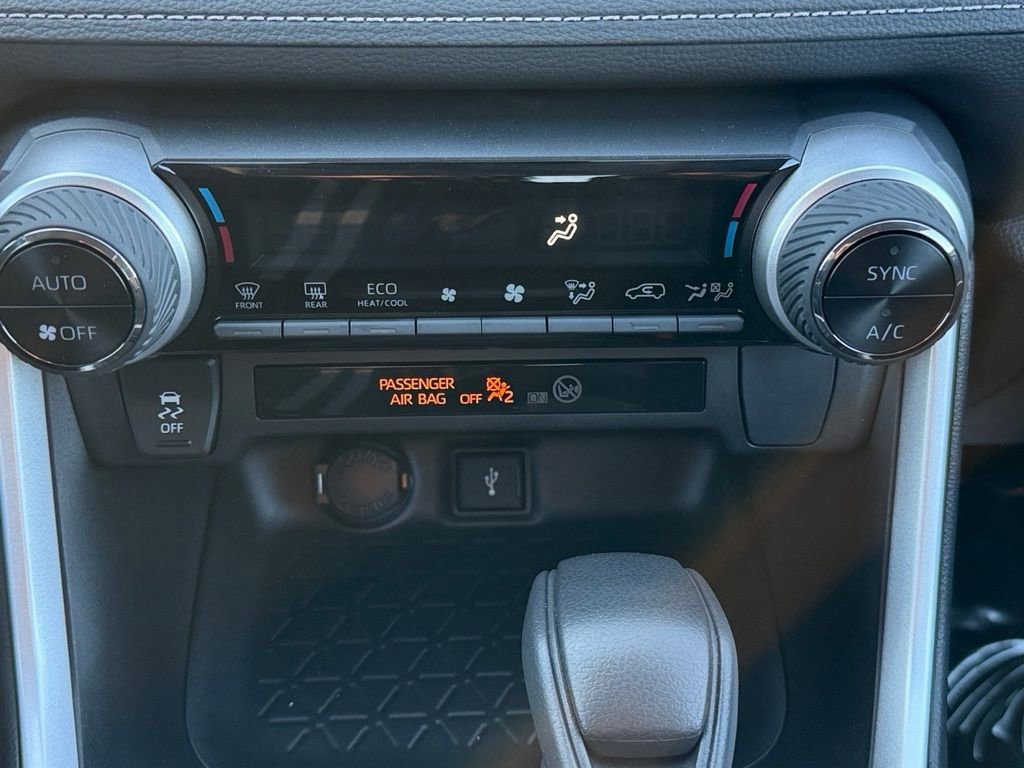 Used 2022 Toyota RAV4 LE image 23