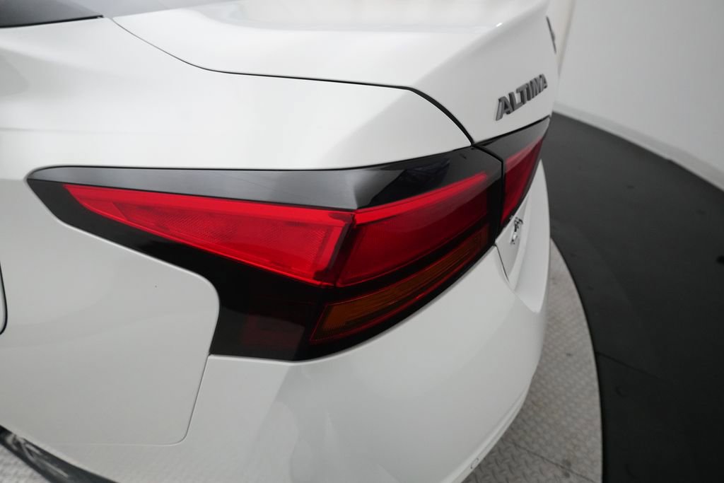 Used 2025 Nissan Altima 2.5 SV FWD image 31