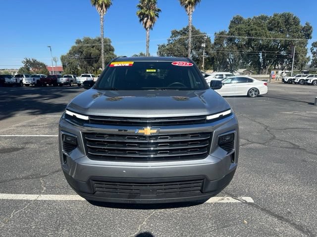 Used 2025 Chevrolet Traverse LT FWD image 4