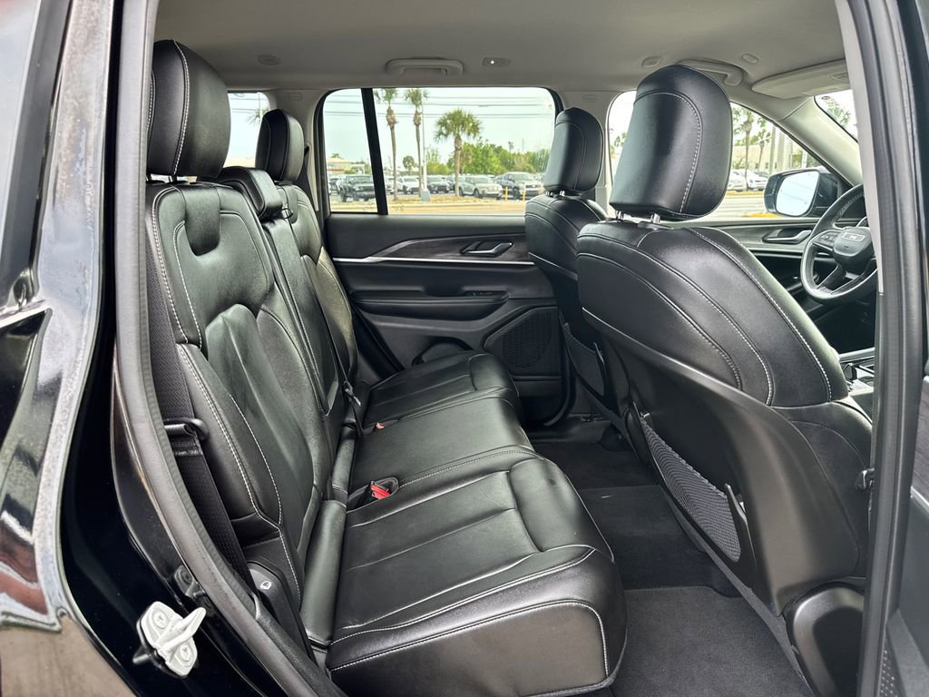 Used 2023 Jeep Grand Cherokee Limited w/ Black Appearance Package RWD image 16