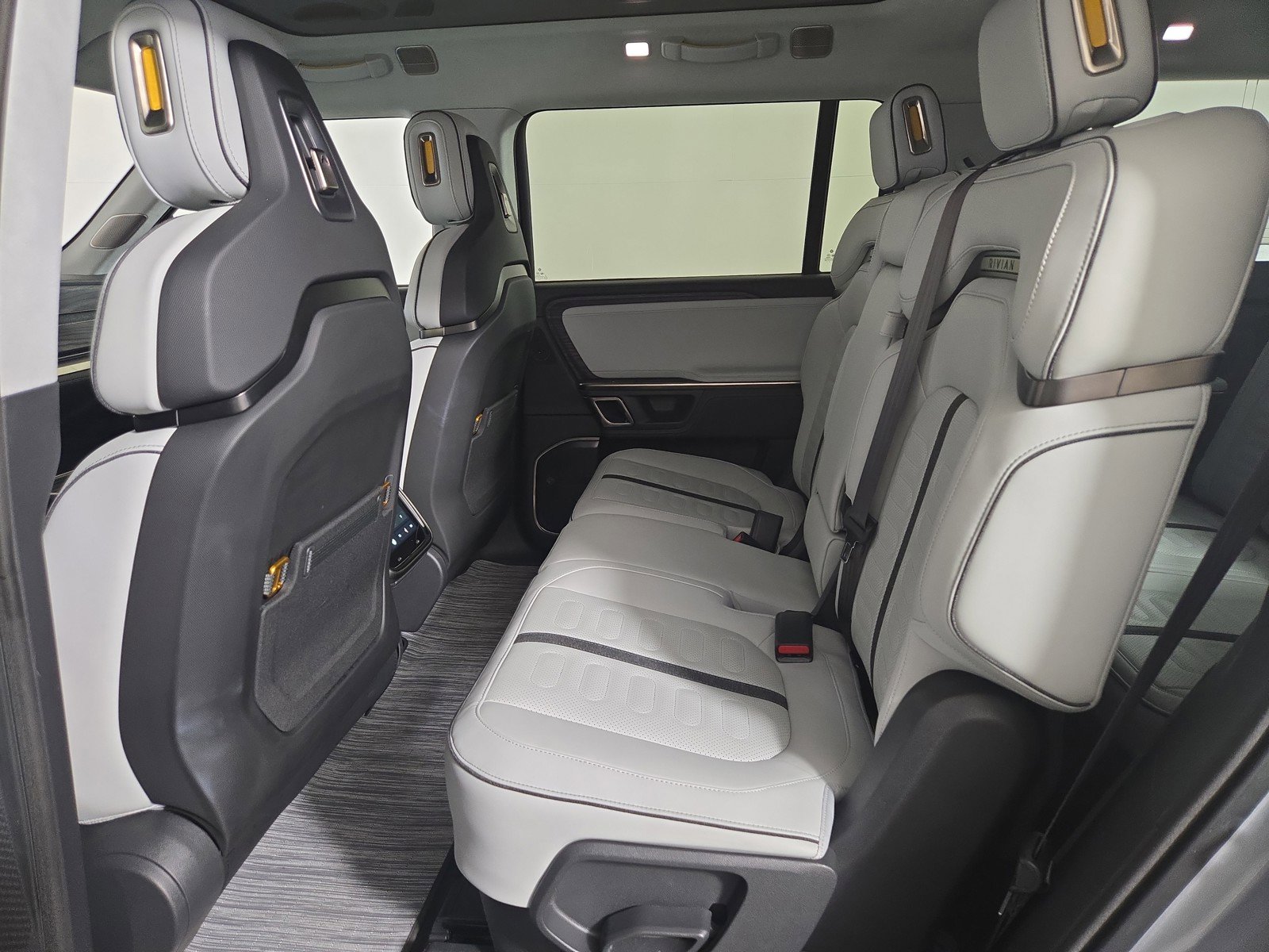 Used 2024 Rivian R1S Adventure image 21