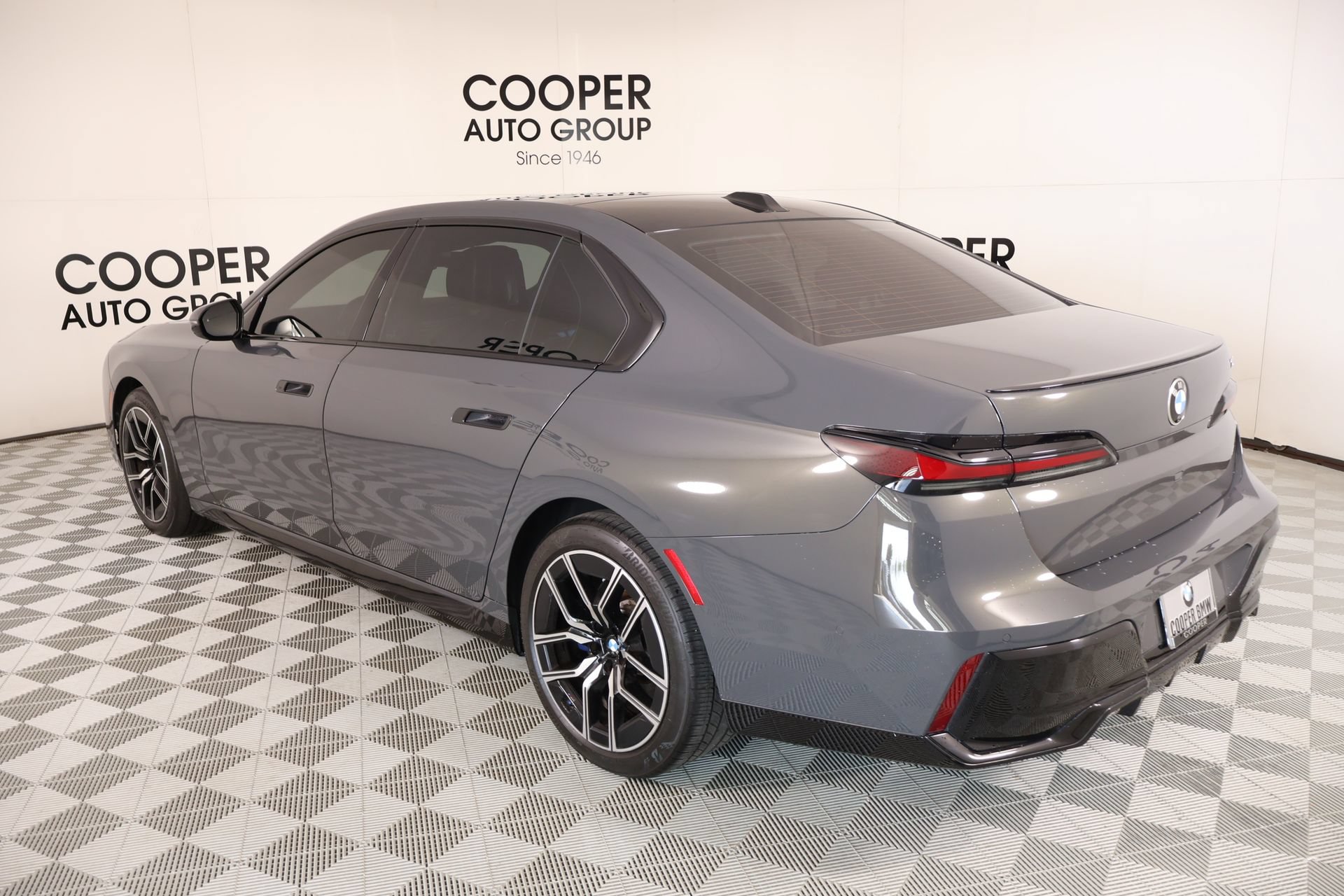 Used 2023 BMW 740i RWD image 25