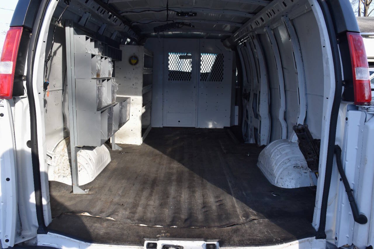 Used 2018 Chevrolet Express 2500 Extended RWD image 10