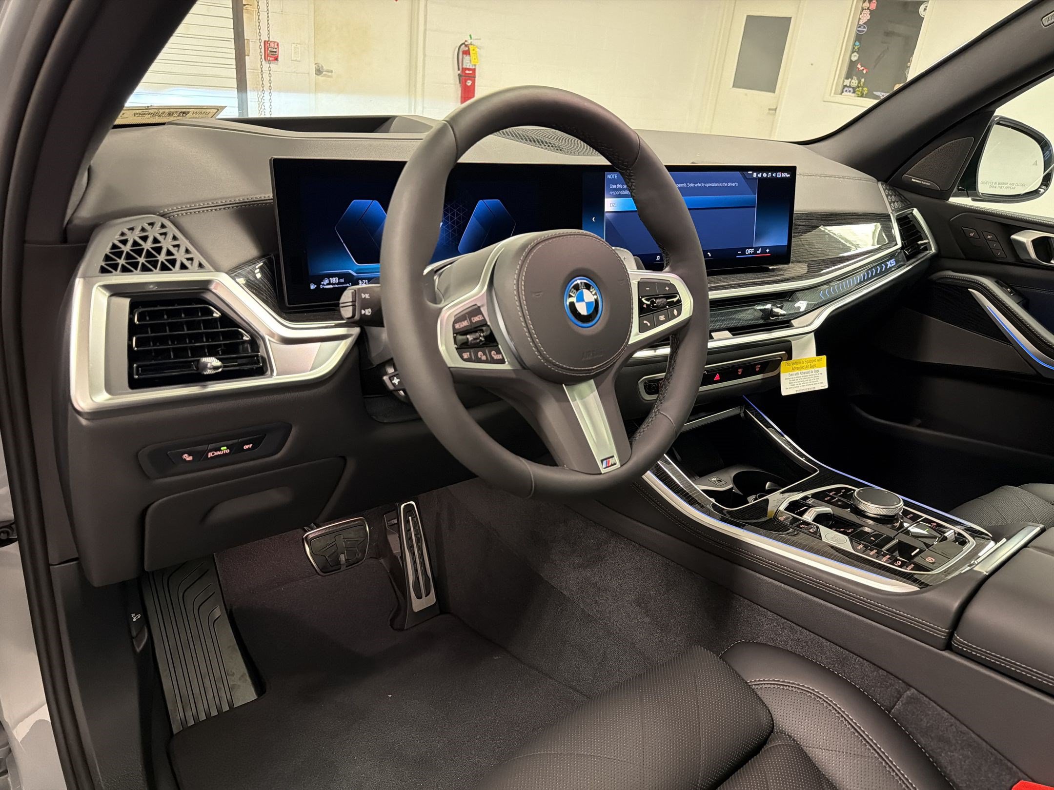 New 2026 BMW X5 xDrive50e w/ M Sport Package AWD/4WD image 4