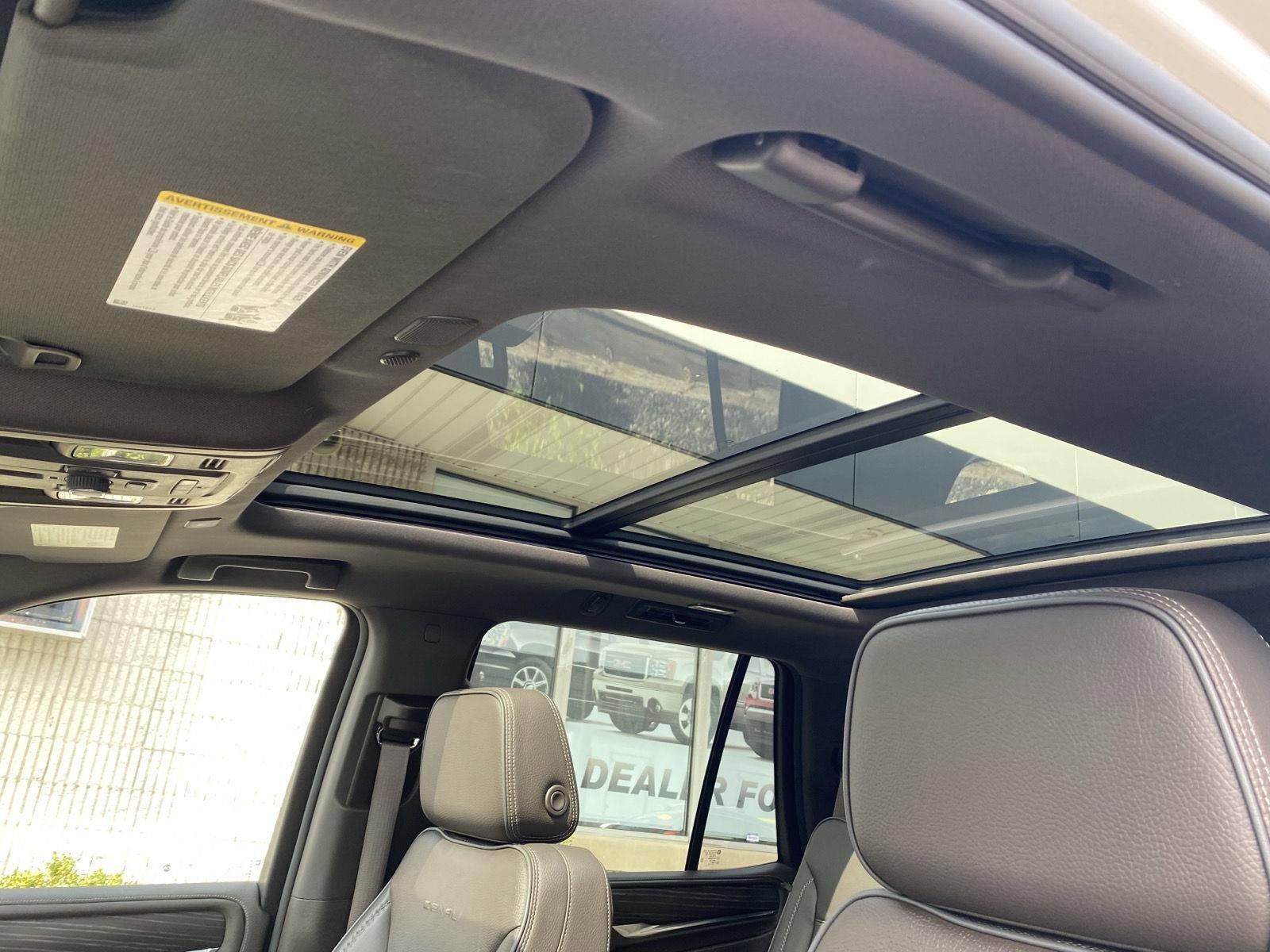 Used 2021 GMC Yukon Denali w/ Denali Premium Package image 29