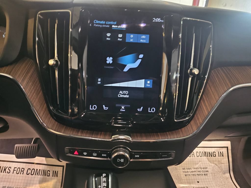 Used 2021 Volvo XC60 T5 Momentum w/ Premium Package AWD/4WD image 21