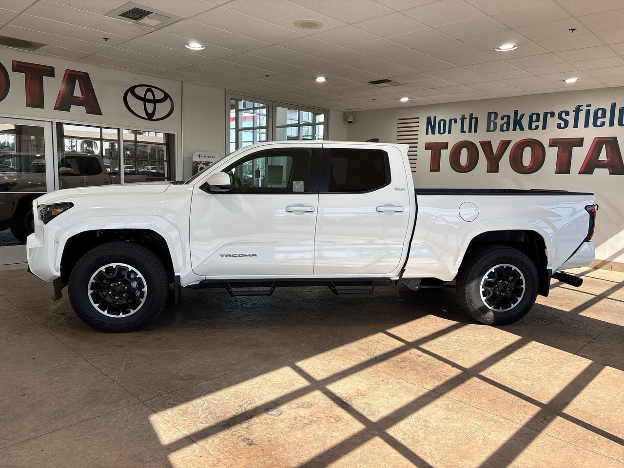 Certified 2025 Toyota Tacoma SR5 AWD/4WD image 7