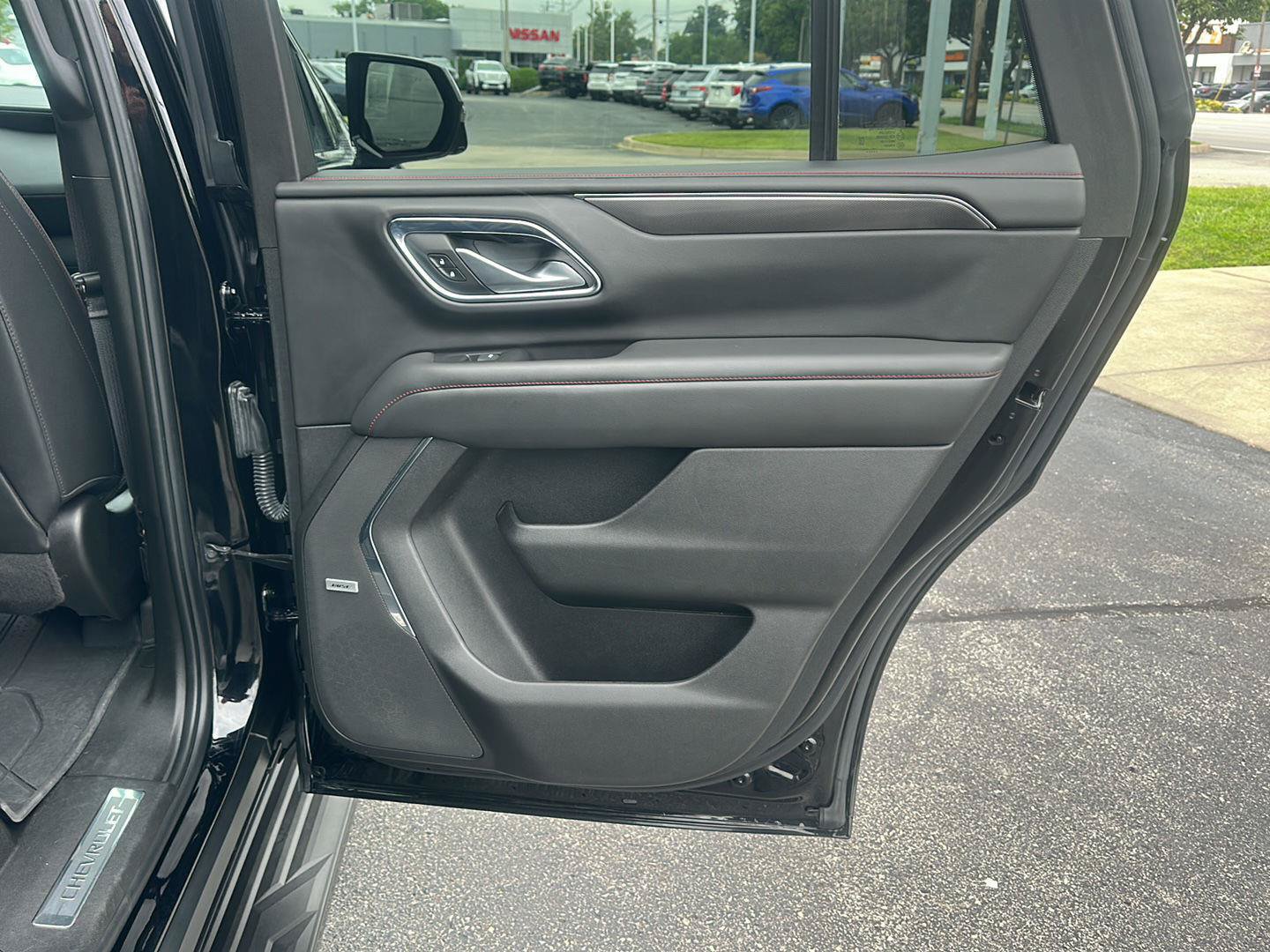 Used 2022 Chevrolet Tahoe RST w/ Luxury Package AWD/4WD image 29