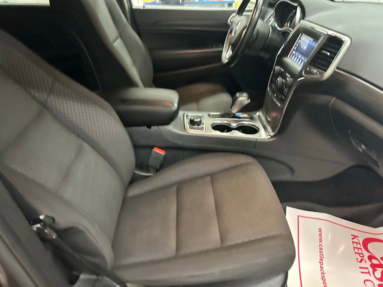 Used 2020 Jeep Grand Cherokee Laredo image 32