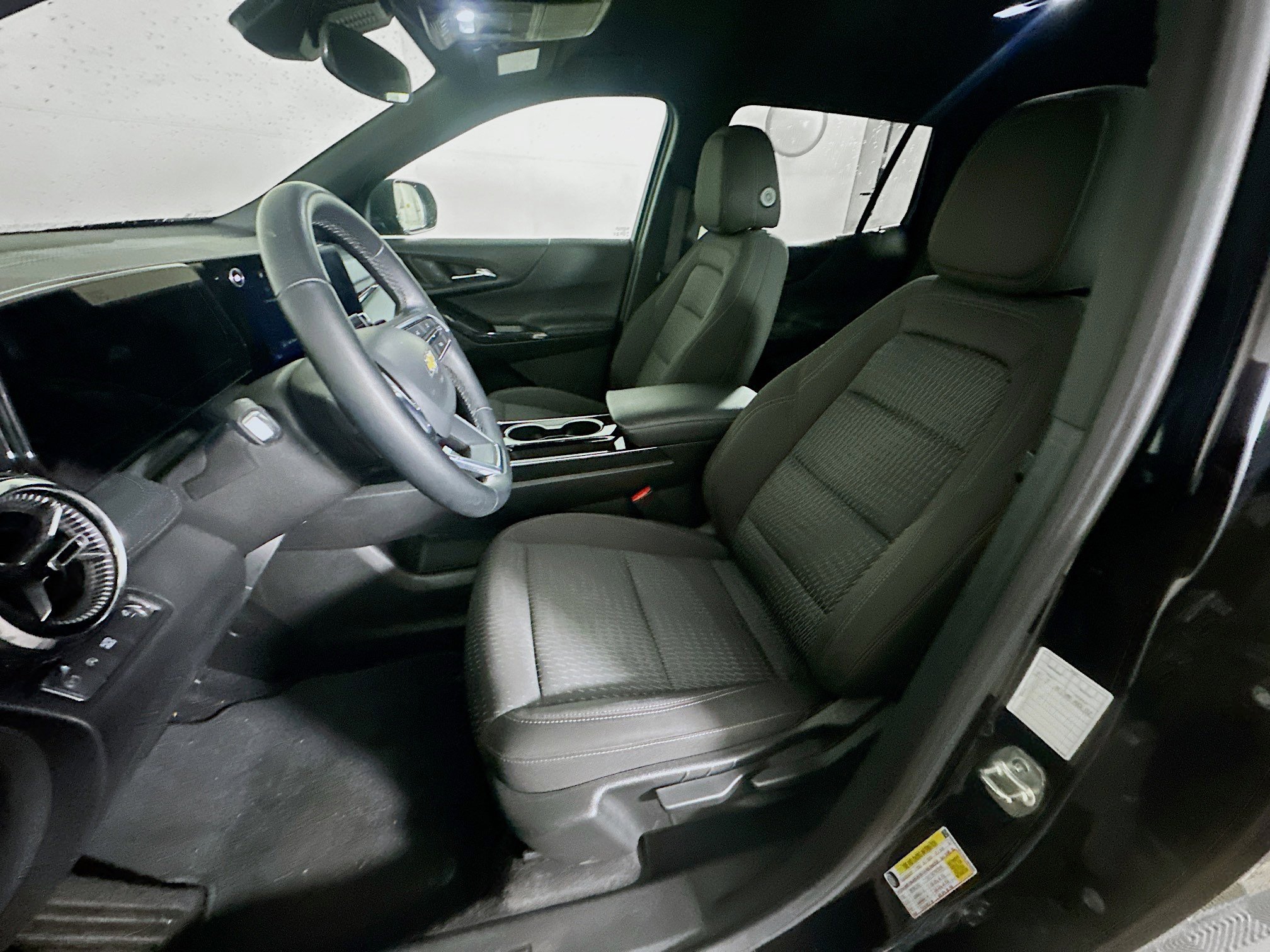 Used 2025 Chevrolet Equinox LT FWD image 13