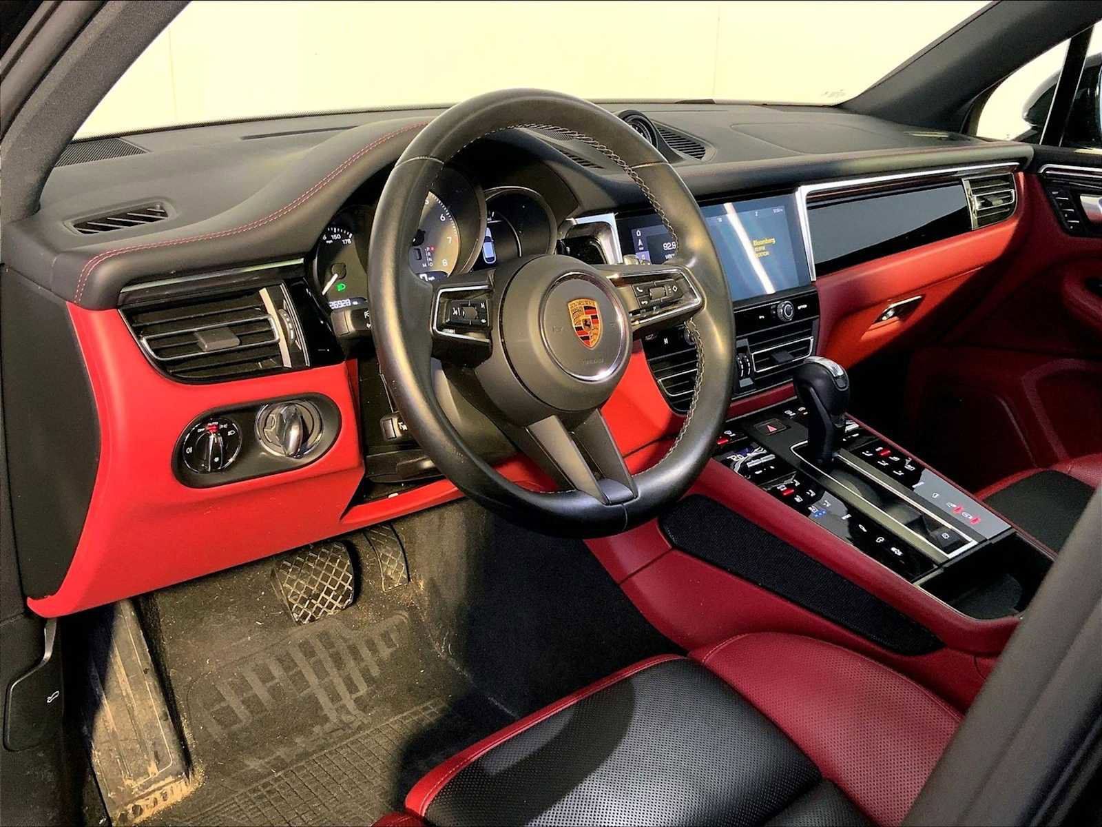 Certified 2023 Porsche Macan S AWD/4WD image 4