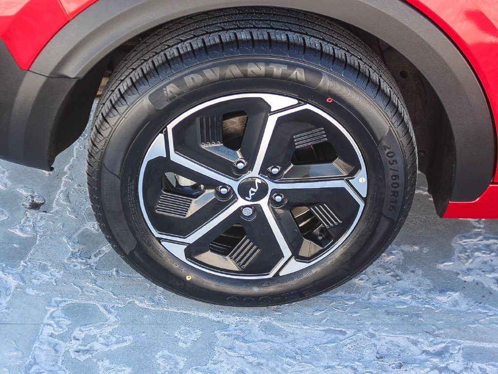 Used 2023 Kia Niro EX FWD image 9