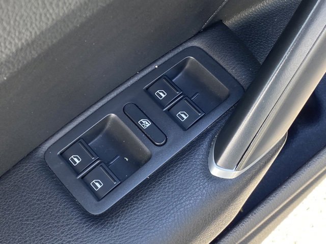 Used 2020 Volkswagen Passat 2.0T R-Line image 10